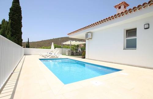 Armenime Villa | Preciosa Casa para 4p. piscina privada y climatizada, Wi-Fi, a 9min de la playa