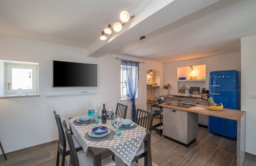Fiorini Casa | Casa de vacaciones con piscina privada, WIFI, A/C, TV, terraza, mascotas permitida, aparcamiento