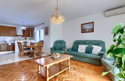 Sajini Casa | Estupenda casa de vacaciones con A/C, piscina privada, WIFI, TV, terraza y aparcamiento