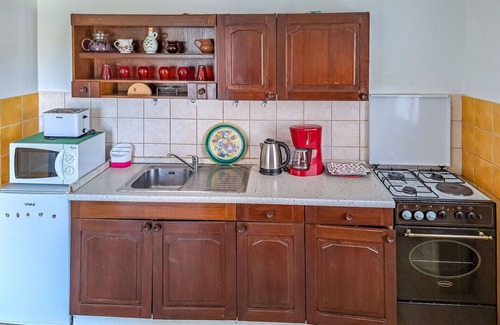 Vrznaveri Casa | Maravillosa casa de vacaciones con WIFI, A/C, TV, terraza, mascotas permitida y aparcamiento