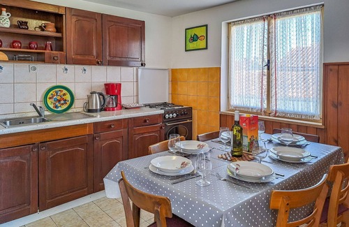 Vrznaveri Casa | Maravillosa casa de vacaciones con WIFI, A/C, TV, terraza, mascotas permitida y aparcamiento