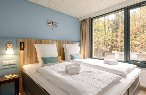 Bispingen Casa | Preciosa casa de vacaciones para 6 personas con jacuzzi, WIFI, piscina, TV, terraza y aparcamiento
