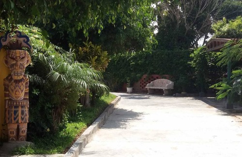 Trujillo Villa | HERMOSA VILLA HOSPEDAJE CHANCHAN con amplios jardines y aparcamiento gratutito