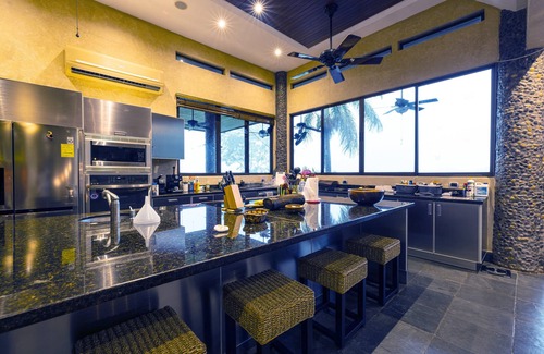 Quepos Villa | Beautiful villa in the middle of paradise - quiet and private yet not too remote