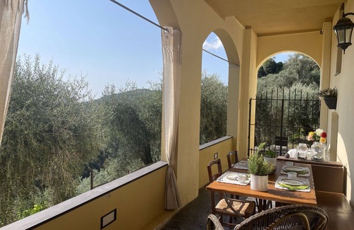 Valloria Casa | Maravillosa casa de vacaciones para 4 personas con terraza y aparcamiento