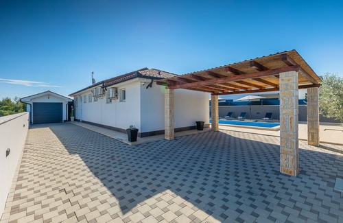 Liznjan Villa | Villa Miracle, NUEVO primer alquiler