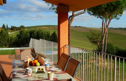 San Giovanni In Marignano Villa | Hermosa villa con vistas al mar en las colinas de Cattolica. Gran piscina privada.