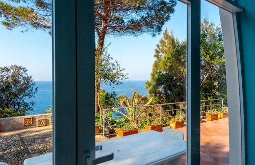 Portoferraio Villa | Villa independiente en el matorral mediterráneo y con vistas a las aguas cristalinas de la playa de