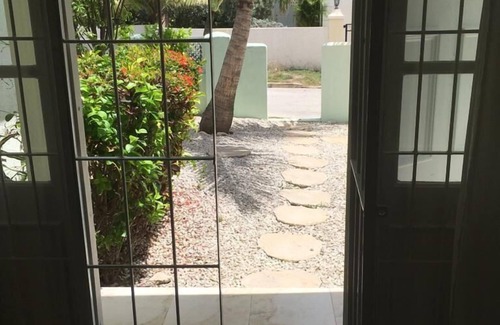 Apple Hall Casa | Hermosa villa, piscina privada, terrazas, jardín, conexión inalámbrica a internet de alta velocidad, a pasos de la playa