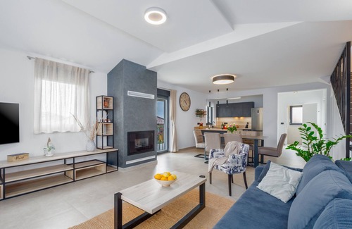 Montizana Villa | Villa Stefany by Villas Guide