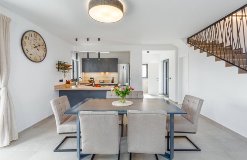 Montizana Villa | Villa Stefany by Villas Guide