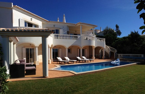 Budens Villa | Hermosa villa con piscina privada climatizada en cinco estrellas de golf y complejo de ocio.