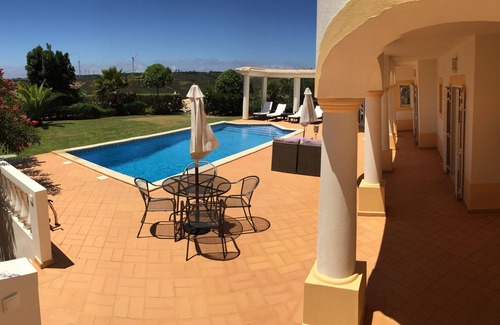 Budens Villa | Hermosa villa con piscina privada climatizada en cinco estrellas de golf y complejo de ocio.