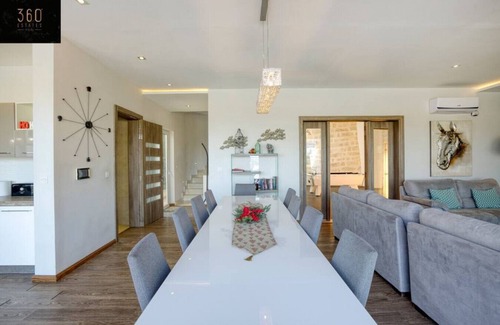 Santa Maria Estate Casa | Beautiful villa with views, indoor/outdoor Pool !