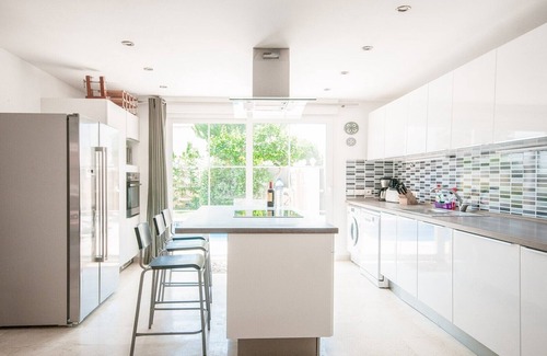 Urbanizacion Costabella Villa | HERMOSA VILLA CON PISCINA PRIVADA, JARDÍN CERCA DE LA PLAYA, PISCINA CLIMATIZADA