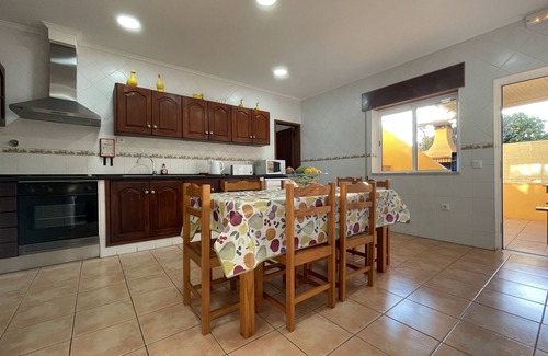 Albufeira Villa | Hermosa Villa, Perfectamente Ubicada con Ambiente Relajante. 4 Dormitorios, 4 Baños, Gran Piscina Fen.