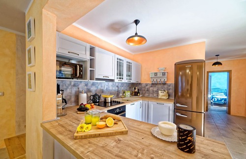 Momjan Casa | Hermosa villa con piscina, parrilla, wifi, PlayStation 3, wifi gratis