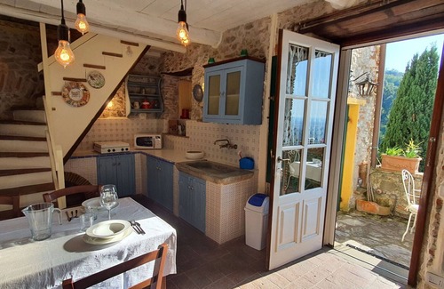 Chiatri Villa | Casa de vacaciones con WIFI, piscina privada, TV, terraza, vista panorámica, cerca de Lucca