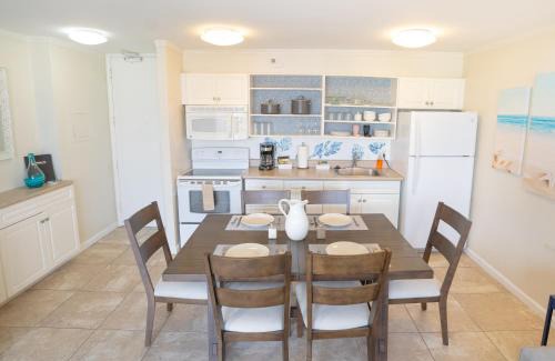 Waikiki Apartamento | Beautiful Waikiki Banyan Mountain View Condo with Full Kitchen, Ample Sleeping and Free Parking (21207)