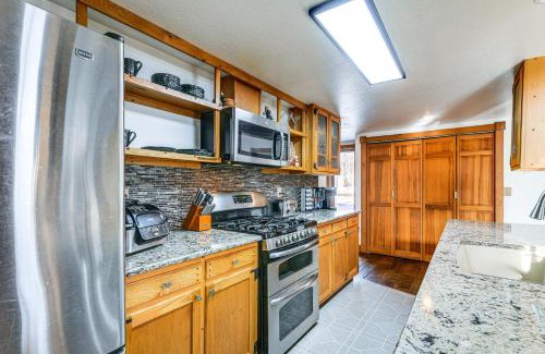 Wasilla Casa | Beautiful Wasilla Home Rental with Deck and Gas Grill!