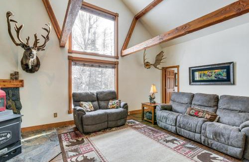 Wasilla Casa | Beautiful Wasilla Home Rental with Deck and Gas Grill!