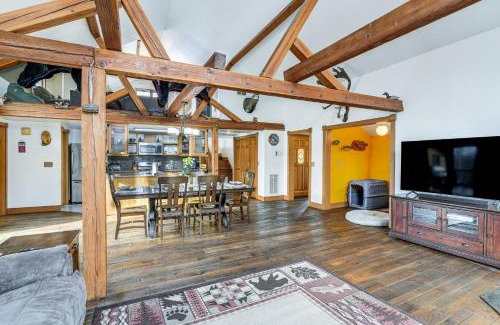 Wasilla Casa | Beautiful Wasilla Home Rental with Deck and Gas Grill!