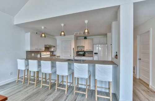 Mille-Isles Chalet De Esquí | Beautiful waterfront cottage on a pristine lake in Morin Heights