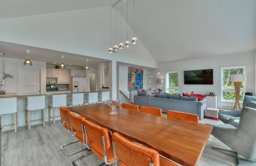 Mille-Isles Chalet De Esquí | Beautiful waterfront cottage on a pristine lake in Morin Heights