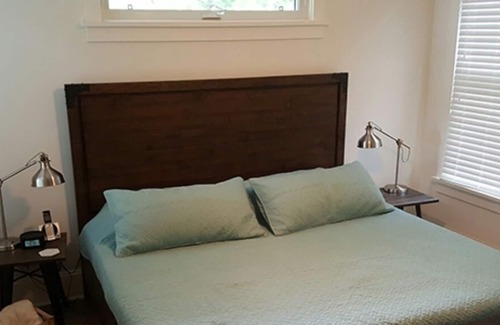 Cherry Valley Cabaña | Beautiful Waterfront Cottage on a Resort Community - near beaches of Sandbanks