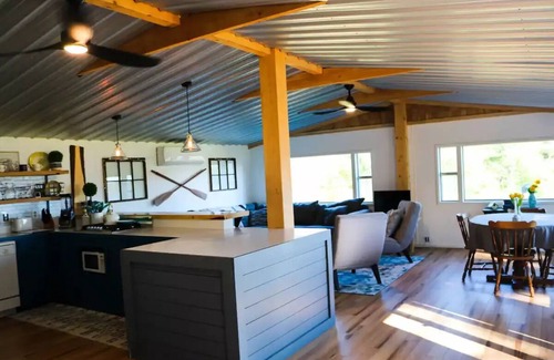 Farmington Falls Casa | Beautiful waterfront property