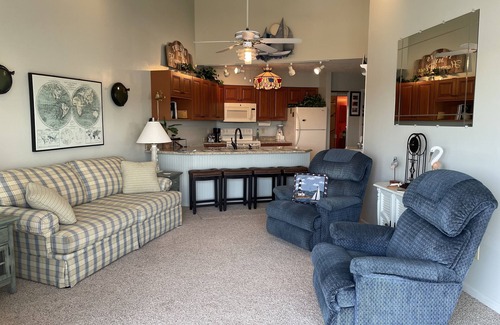 Gypsum Condominio | Beautiful Waterfront Condo - Peaceful and Relaxing