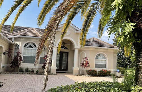 White Marsh Casa | Beautiful waterfront home in quiet neighborhood 10min drive to beach!