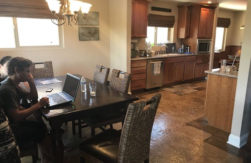 Canyon Lake Casa | Hermosa casa frente al mar con muelle en Canyon Lake, Ca.