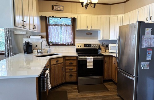 Penn Yan Cabaña | Beautiful waterfront cottage with dock and fire pit