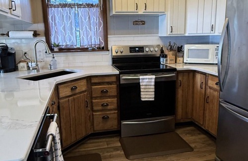 Penn Yan Cabaña | Beautiful waterfront cottage with dock and fire pit