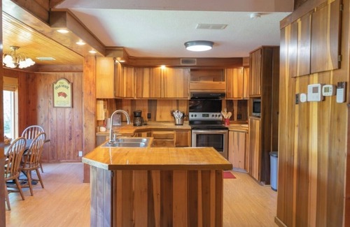 Gautier Cabina | BEAUTIFUL WATERFRONT . GNAT SCREENED BOATHOUSE AND AJOINING COVERED BOAT SLIPS