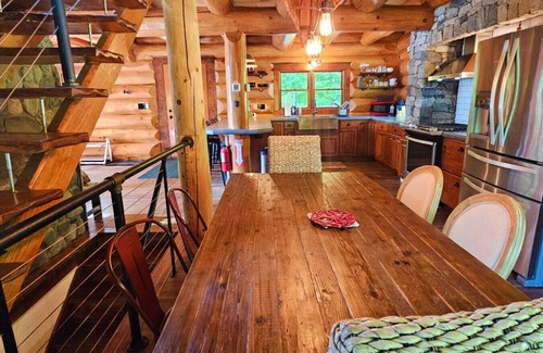 Rockwood Cabina | Beautiful Waterfront Log Cabin on Lake Brassua