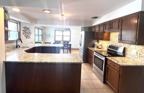 Oshkosh Casa | Beautiful Waterfront Retreat- Perfect for EAA AirVenture!