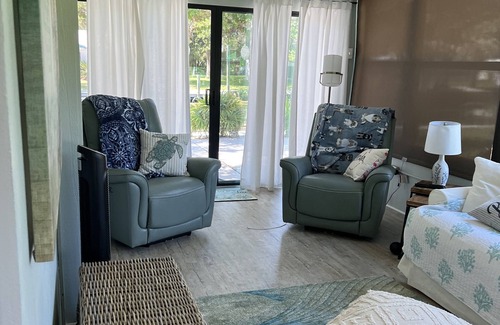 Homosassa Casa | Beautiful waterfront home with huge yard