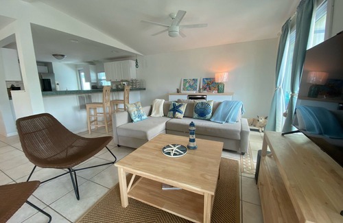 Twin Lakes Casa | Beautiful waterfront home on the bay, a piece of heaven!