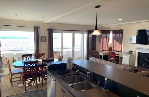 Old Towne Apartamento | Beautiful Waterfront Seal Beach Rental