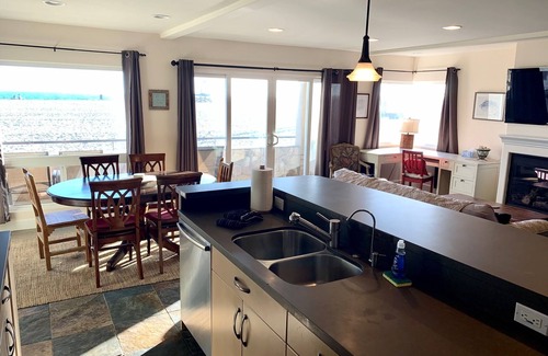 Old Towne Apartamento | Beautiful Waterfront Seal Beach Rental