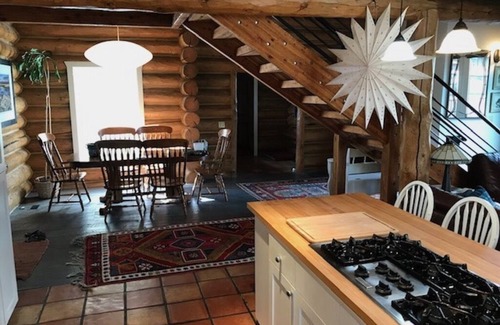 Jackson Casa | Beautiful, well-appointed, log cabin home with gracious spaces and lots of light