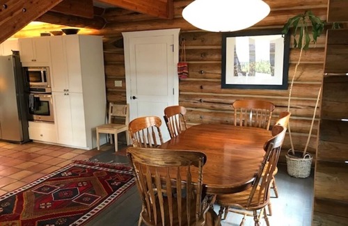 Jackson Casa | Beautiful, well-appointed, log cabin home with gracious spaces and lots of light
