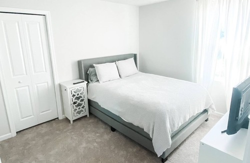 Amherst Casa | Beautiful well kept new build home