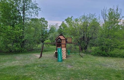 Jefferson Casa | Beautiful White Mountain Cottage with Hot Tub