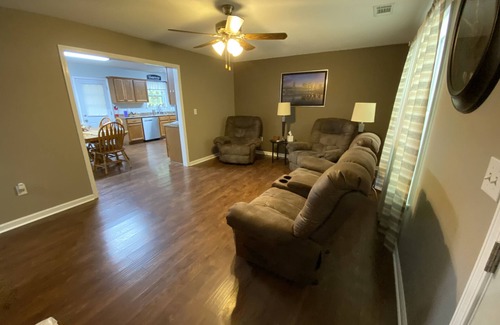 Sardis Casa | Beautiful wooded home. Close to Sardis Lake, Batesville, Oxford, and Southaven