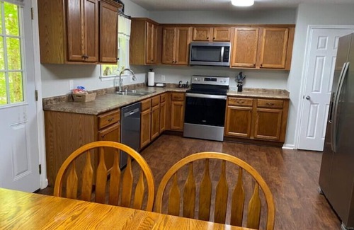 Sardis Casa | Beautiful wooded home. Close to Sardis Lake, Batesville, Oxford, and Southaven