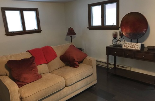 Newfield Apartamento | Hermoso retiro de fin de semana en el bosque con oportunidades de ver sitios opcionales