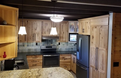 Harrietstown Casa | Hermosa casa Adirondack durante todo el año con privacidad, bañera de hidromasaje y vistas impresionantes